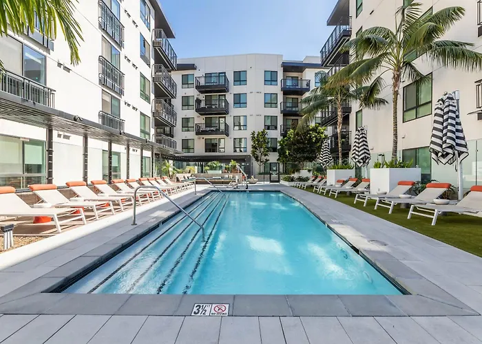 Luxury Hollywood Home - Pool/Gym/Parking